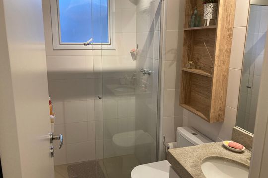 Banheiro de casa de condomínio à venda com 4 quartos, 375m² em Suru, Barueri