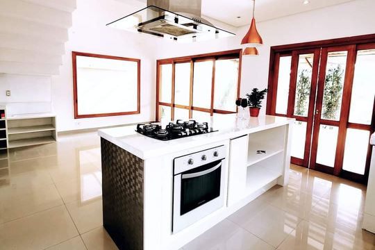 Cozinha de casa de condomínio à venda com 4 quartos, 375m² em Suru, Barueri