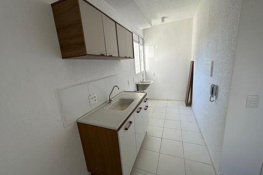 Cozinha de apartamento para alugar com 2 quartos, 41m² em Morro Santana, Porto Alegre