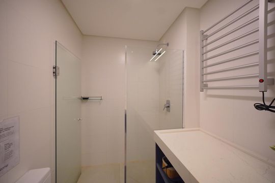 Banheiro de apartamento para alugar com 1 quarto, 45m² em Centro, Florianópolis