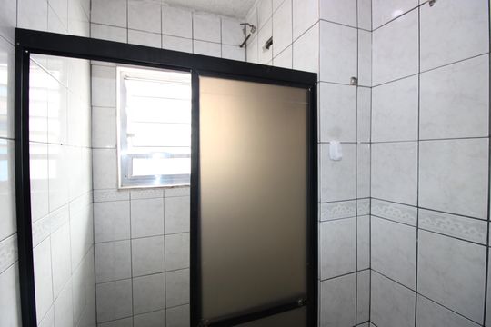Banheiro de apartamento para alugar com 2 quartos, 47m² em Itaquera, São Paulo