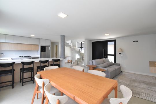 Casa de Condomínio à venda com 3 quartos, 268m² em Mercês, Curitiba