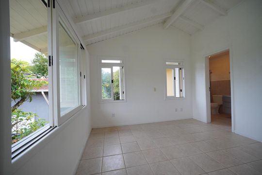Suíte de casa para alugar com 3 quartos, 950m² em Canto da Lagoa, Florianópolis