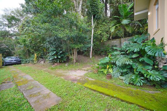 Garagem de casa para alugar com 3 quartos, 950m² em Canto da Lagoa, Florianópolis