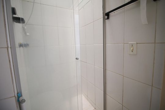 Banheiro de casa para alugar com 2 quartos, 50m² em Taquara, Rio de Janeiro
