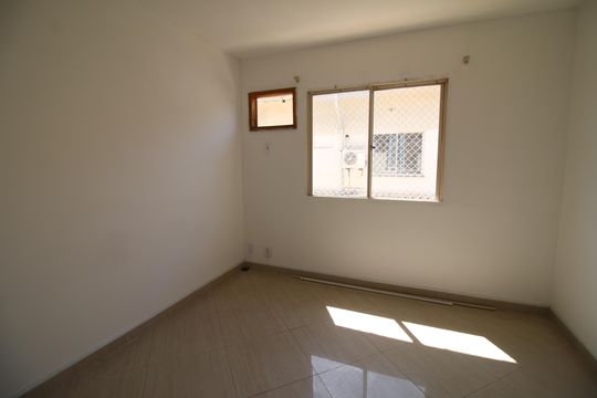Quarto 1 de casa para alugar com 2 quartos, 50m² em Taquara, Rio de Janeiro