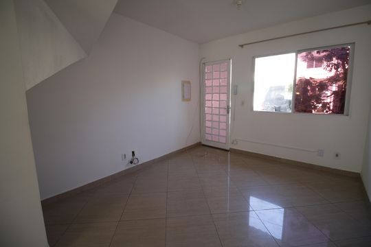 Sala de casa para alugar com 2 quartos, 50m² em Taquara, Rio de Janeiro