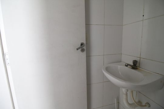 Banheiro de casa para alugar com 2 quartos, 50m² em Taquara, Rio de Janeiro