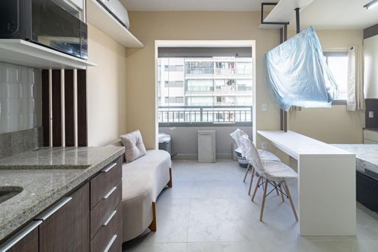 Cozinha de kitnet/studio para alugar com 1 quarto, 25m² em Vila Nova Conceição, São Paulo