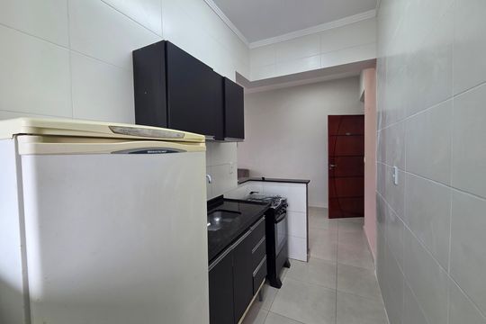 Cozinha de apartamento para alugar com 1 quarto, 38m² em Vila Caiçara, Praia Grande