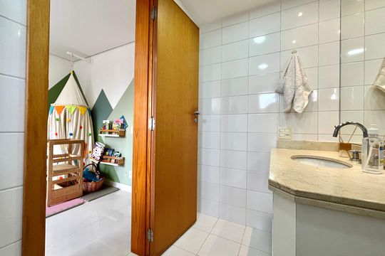 Banheiro da Suíte 2 de apartamento à venda com 3 quartos, 145m² em Jardim Prudência, São Paulo