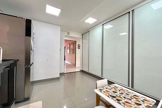 Cozinha de apartamento à venda com 3 quartos, 145m² em Jardim Prudência, São Paulo