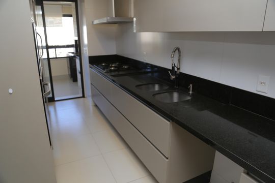Cozinha de apartamento para alugar com 3 quartos, 145m² em Jardim Goiás, Goiânia