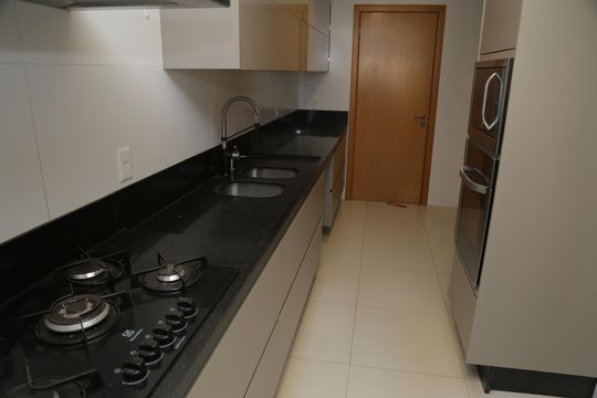 Cozinha de apartamento para alugar com 3 quartos, 145m² em Jardim Goiás, Goiânia