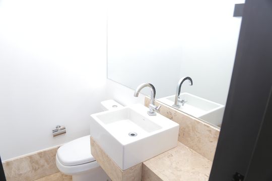 Lavabo de apartamento para alugar com 3 quartos, 145m² em Jardim Goiás, Goiânia