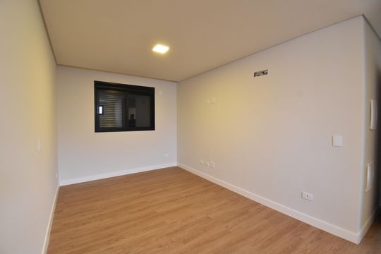 Suíte 1 de casa de condomínio à venda com 3 quartos, 234m² em Mercês, Curitiba