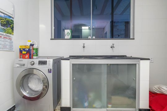 Área de Serviço de casa para alugar com 3 quartos, 345m² em Mantiqueira, Belo Horizonte