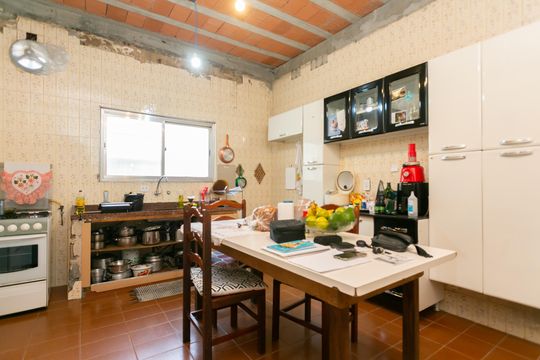 Cozinha  de casa à venda com 3 quartos, 200m² em Vila Brasil, São Paulo
