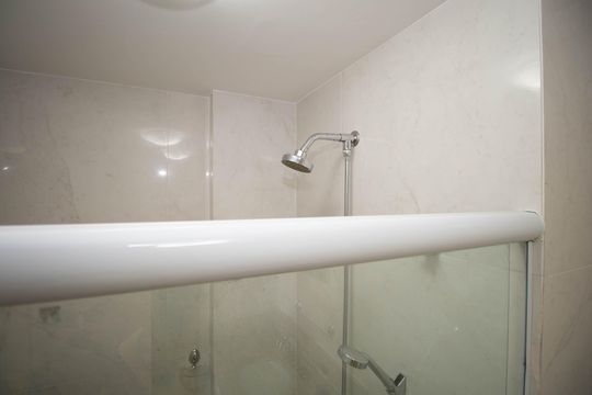 Bnheiro da Suíte de apartamento para alugar com 1 quarto, 94m² em Setor de Habitações Coletivas E Geminadas Norte 703, Brasília