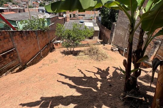 Área externa de casa à venda com 2 quartos, 250m² em Jardim Felicidade, Belo Horizonte