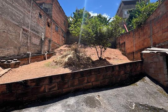 Área externa de casa à venda com 2 quartos, 250m² em Jardim Felicidade, Belo Horizonte