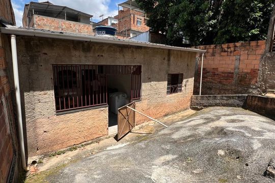 Área externa de casa à venda com 2 quartos, 250m² em Jardim Felicidade, Belo Horizonte