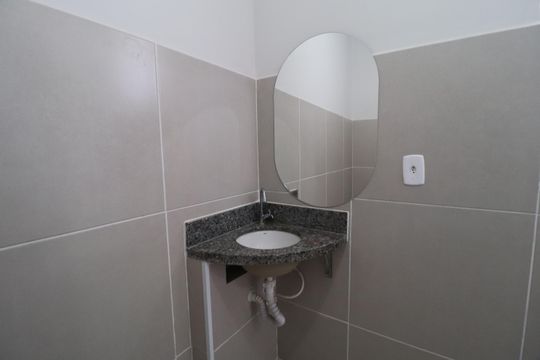 Banheiro do Quarto 2 de apartamento para alugar com 2 quartos, 60m² em Morumbi, Uberlândia