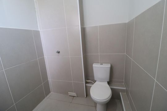 Banheiro do Quarto 2 de apartamento para alugar com 2 quartos, 60m² em Morumbi, Uberlândia