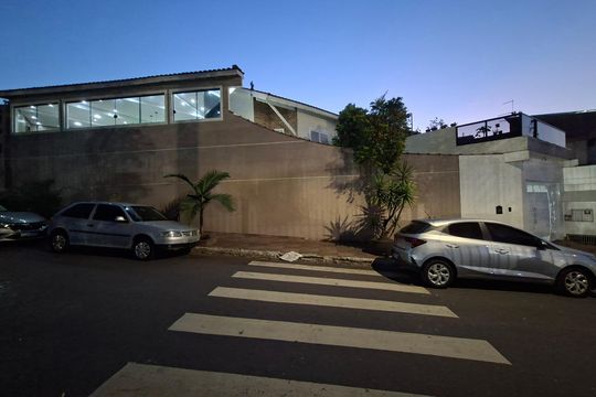 Fachada da casa de casa à venda com 3 quartos, 320m² em Vila Paraiso, Guarulhos