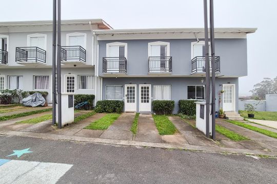 Fachada de casa de condomínio à venda com 2 quartos, 94m² em Nova Petrópolis, São Bernardo do Campo