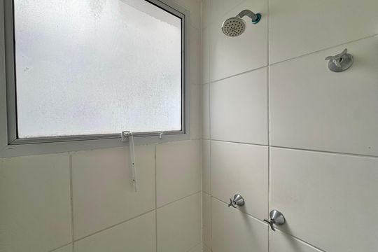 Banheiro Social de apartamento para alugar com 2 quartos, 49m² em Vargem Pequena, Rio de Janeiro