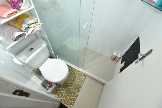 Banheiro de apartamento à venda com 3 quartos, 77m² em Bacacheri, Curitiba