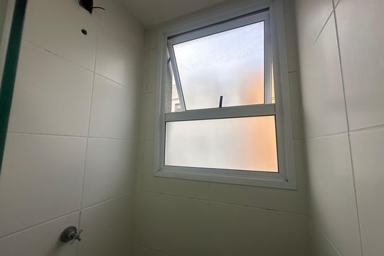 Banheiro de apartamento à venda com 2 quartos, 45m² em Jardim Sao Luiz, Barueri