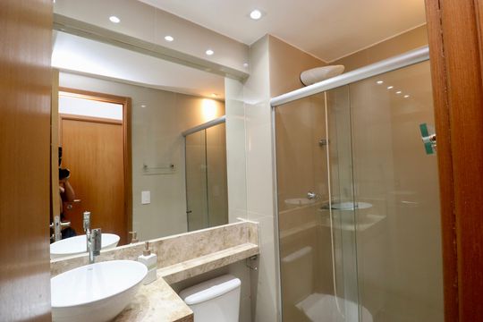 Banheiro de apartamento para alugar com 2 quartos, 52m² em Brotas, Salvador