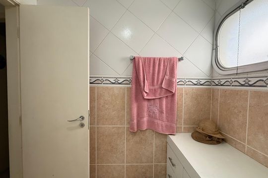 Banheiro Social de apartamento para alugar com 3 quartos, 120m² em Balneario Cidade Atlantica, Guarujá