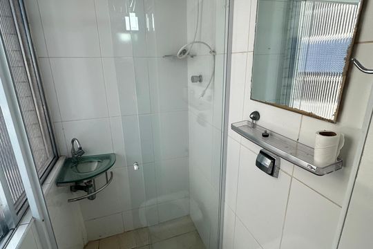 Banheiro 1 de apartamento para alugar com 1 quarto, 51m² em Centro, São Vicente