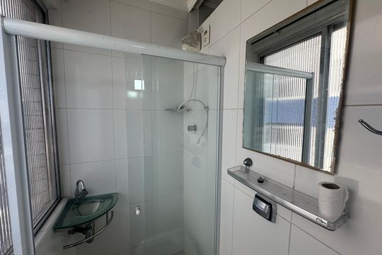 Banheiro 1 de apartamento para alugar com 1 quarto, 51m² em Centro, São Vicente