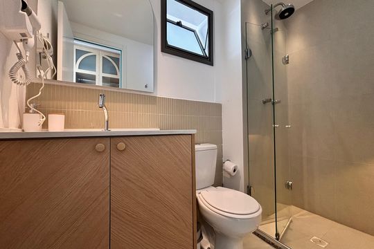 Banheiro de kitnet/studio para alugar com 1 quarto, 39m² em Vila Nova Conceição, São Paulo