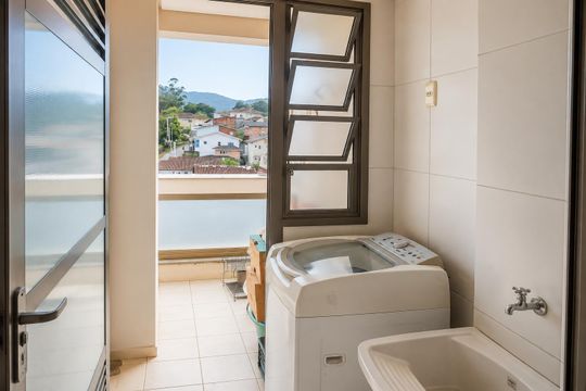 Área de serviço de apartamento para alugar com 2 quartos, 80m² em Pantanal, Florianópolis