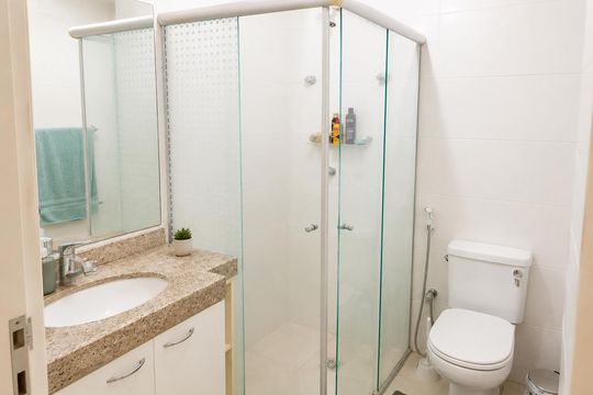 Banheiro de apartamento para alugar com 2 quartos, 80m² em Pantanal, Florianópolis