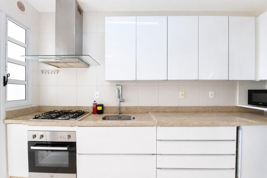Cozinha de apartamento para alugar com 2 quartos, 80m² em Pantanal, Florianópolis
