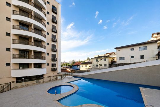 Área externa de apartamento para alugar com 2 quartos, 80m² em Pantanal, Florianópolis