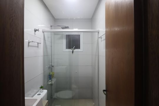 Banheiro de casa de condomínio para alugar com 2 quartos, 70m² em Niterói, Canoas