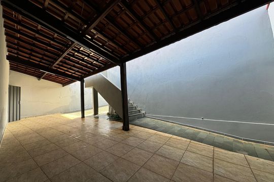 Garagem de casa para alugar com 4 quartos, 120m² em Cintra, Montes Claros