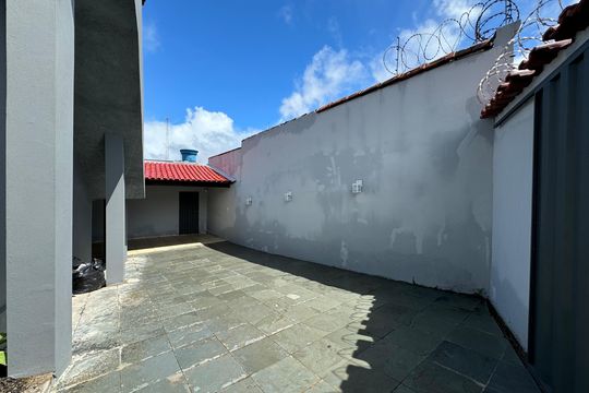 Garagem de casa para alugar com 4 quartos, 120m² em Cintra, Montes Claros
