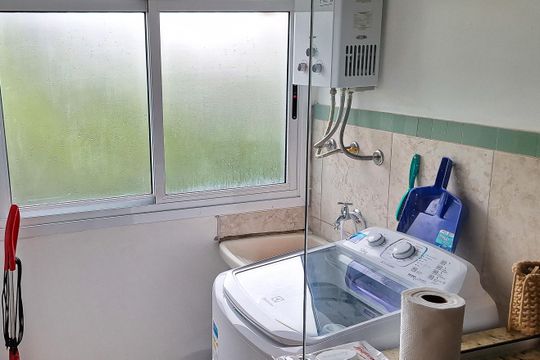Área de serviço de apartamento para alugar com 3 quartos, 66m² em Ipanema, Porto Alegre