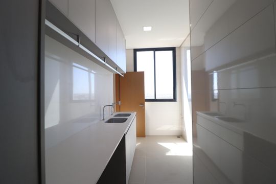 Área de Serviço de apartamento para alugar com 4 quartos, 265m² em Jardim Karaíba, Uberlândia