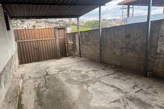 Área externa de casa à venda com 10 quartos, 360m² em Industrial, Contagem