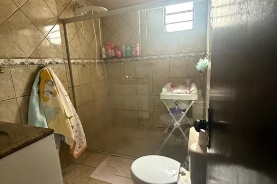 Banheiro de casa à venda com 10 quartos, 360m² em Industrial, Contagem