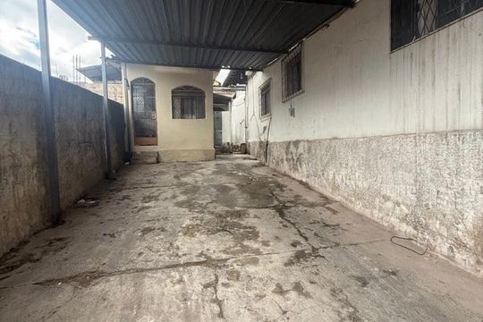 Área externa de casa à venda com 10 quartos, 360m² em Industrial, Contagem